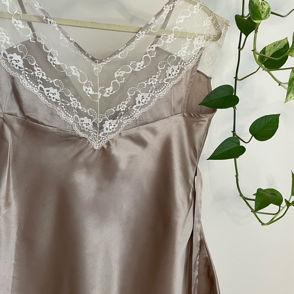 Satin and Lace Top (m) - Picture 5 of 8